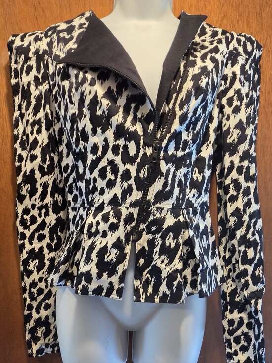 Betsey Johnson Jackets & Blazers - Betsey Johnson Black&white Leopard Print Structured Stretch Blazer Sz2
